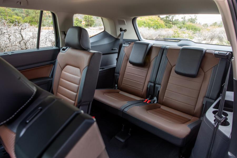 Интерьер Volkswagen Atlas Basecamp Accessories 2020 года  (фото 9 из 27)